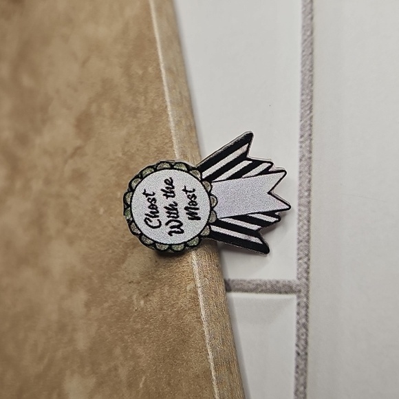 Black and White Pin - Picture 1 of 2